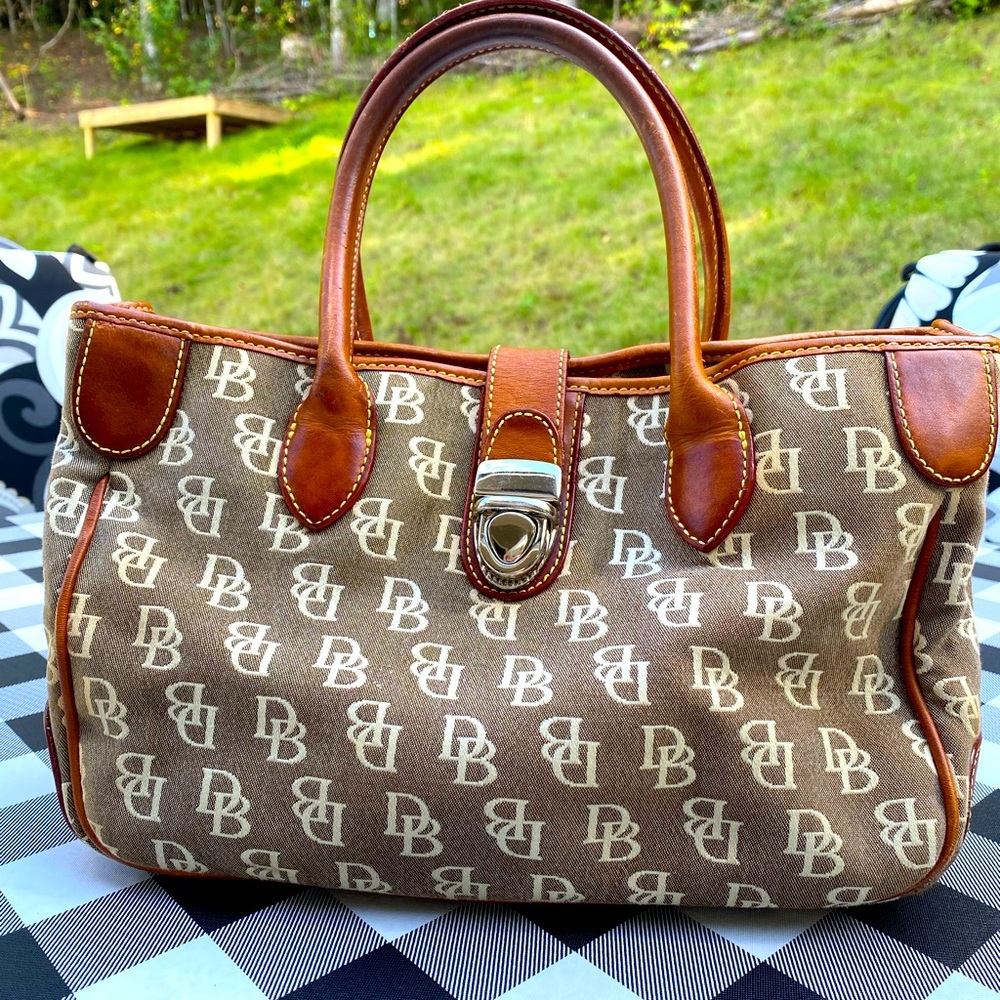 CLASSIC  DOONEY  11” x 7” bottom is 5” wide.  Great small bag